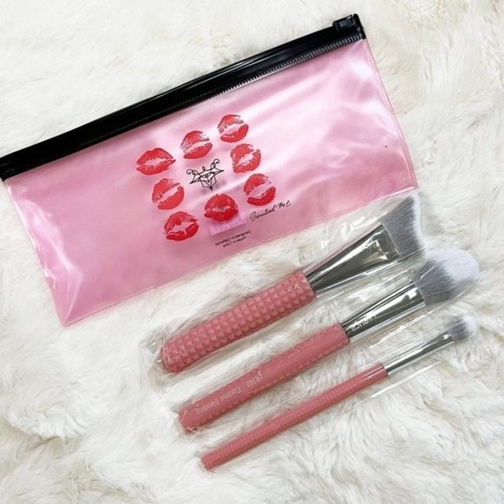 🔮 5/$25 LARUCE BEAUTY 3-Piece Contour Brush Set With Pouch‎